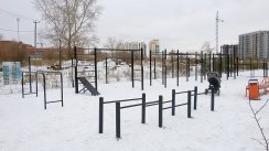 Площадка для воркаута в городе Челябинск №4720 Средняя Современная фото